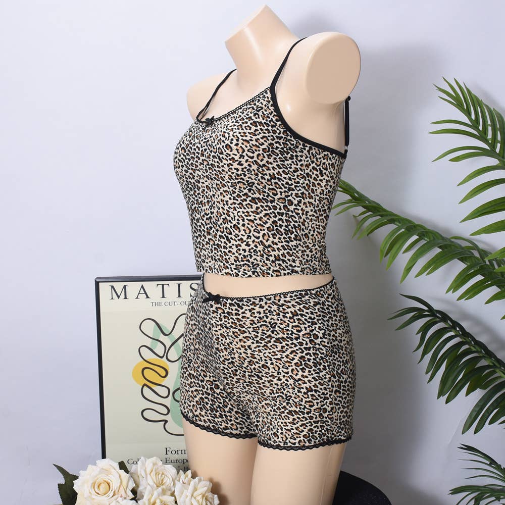 Two-piece set leopard print of halter top shorts