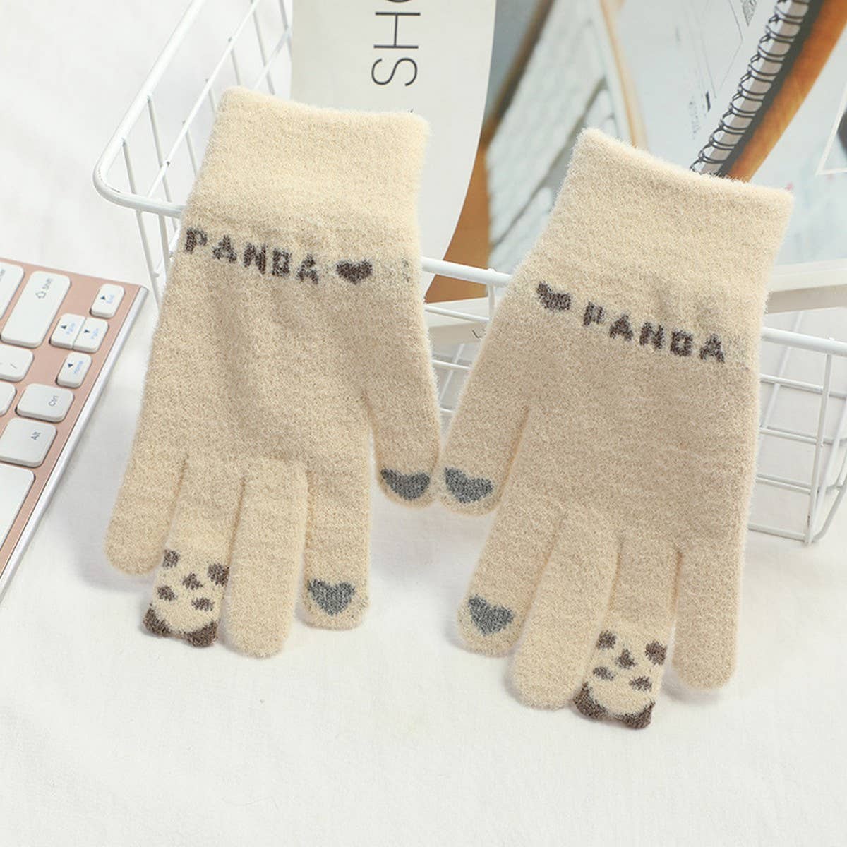 RED PANDA KNITTED WARM TOUCHSCREEN GLOVES_CWAG0152