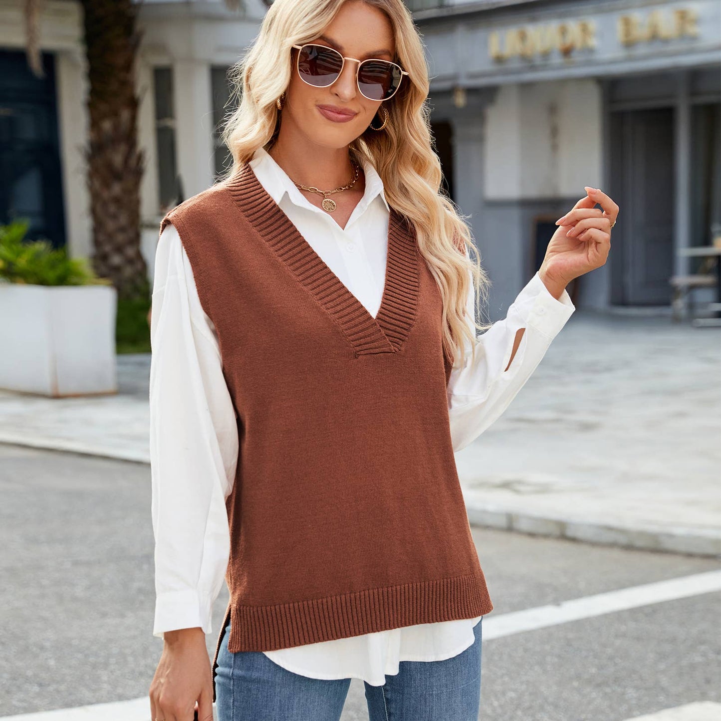 SLIM-FIT V-NECK SLEEVELESS SOLID COLOR KNIT VEST