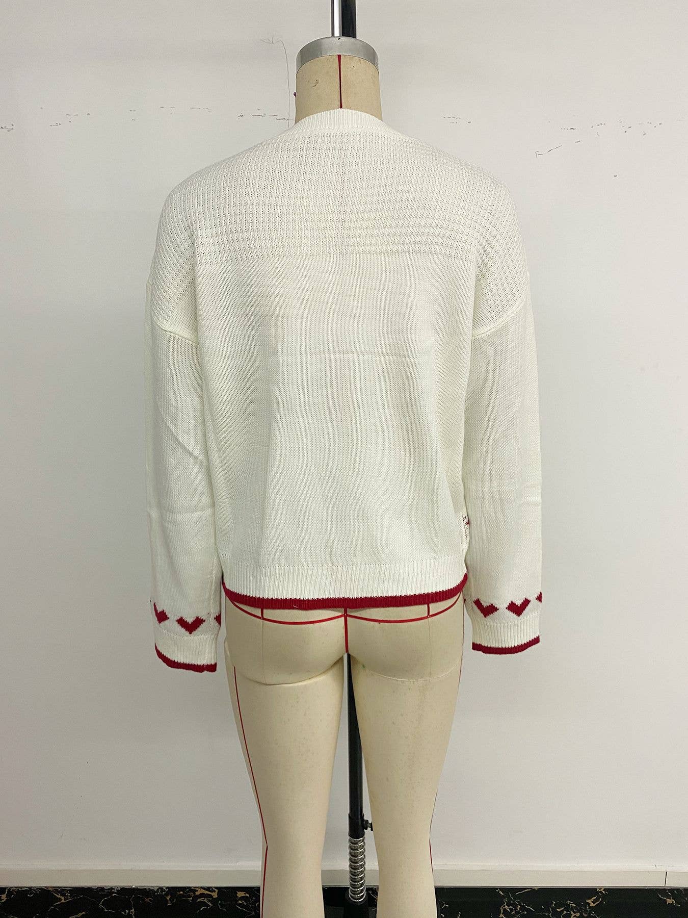 Round-neck heart-shaped jacquard sweater