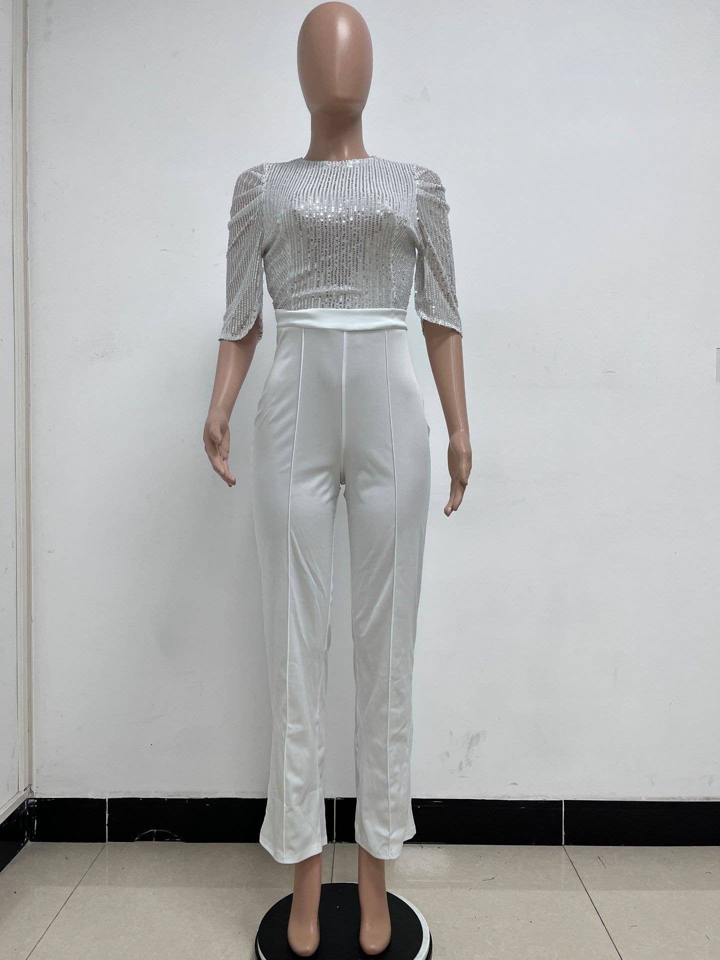 Round-neck,high-waisted sequined jumpsuit