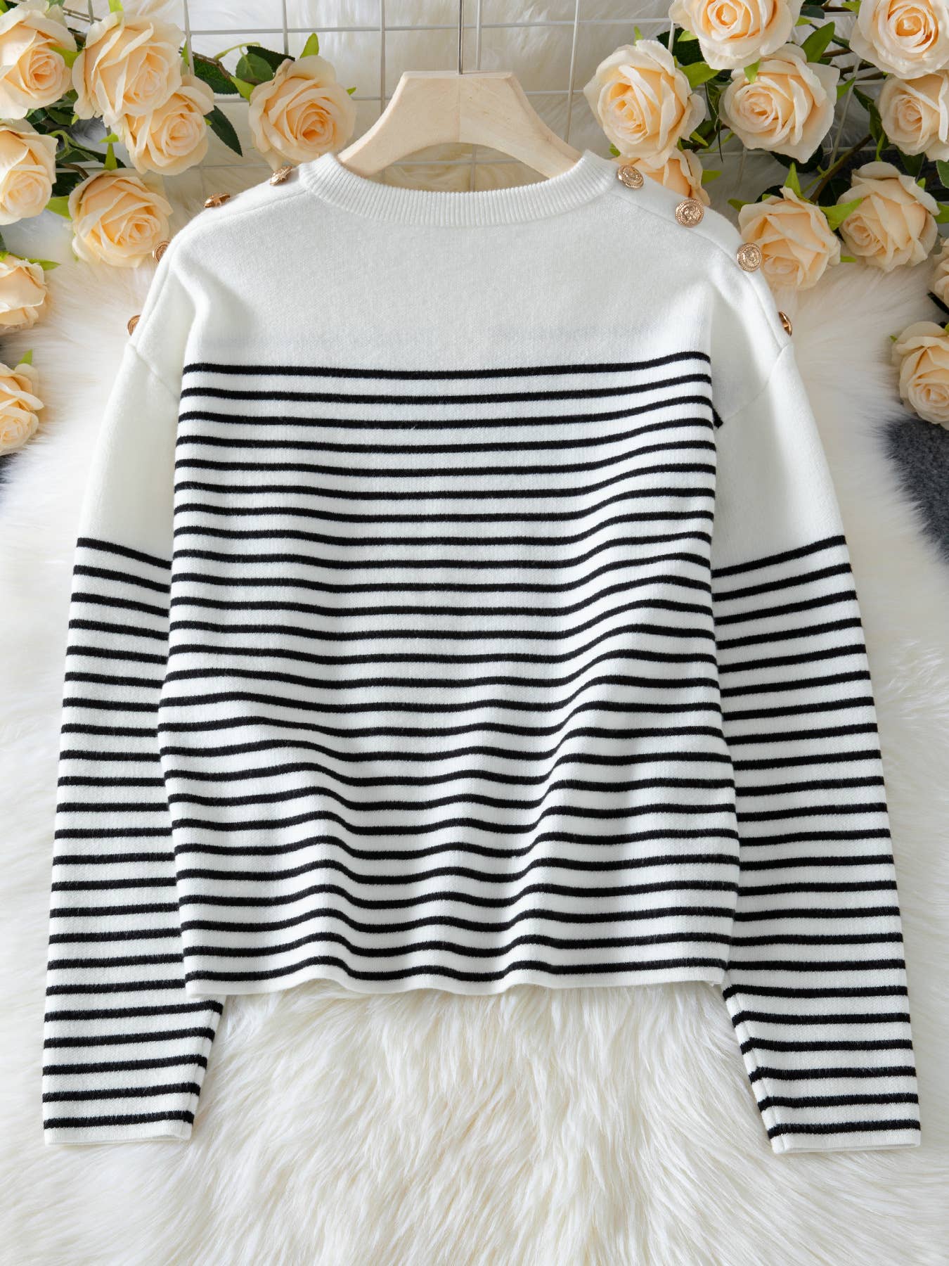 Elegant long-sleeved notched collar knit sweater