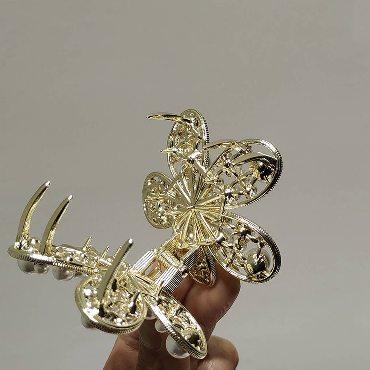 PEARL FLOWER METAL GOLD HAIR CLAW CLIP_CWAHA0620
