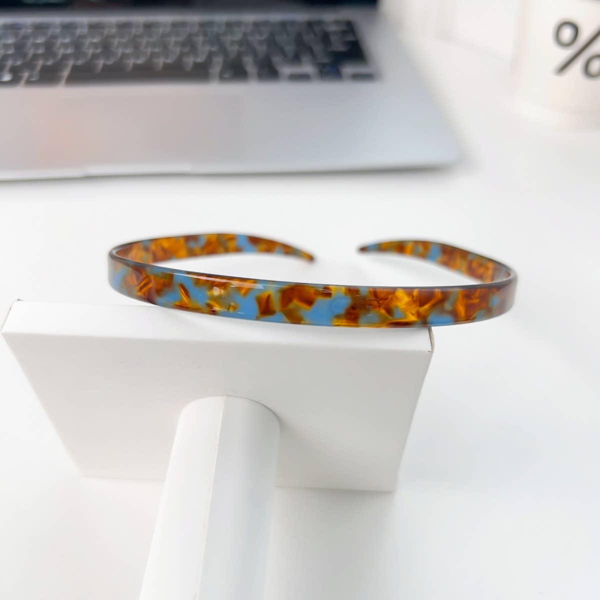 High-end sunglasses and acetic acid hair band