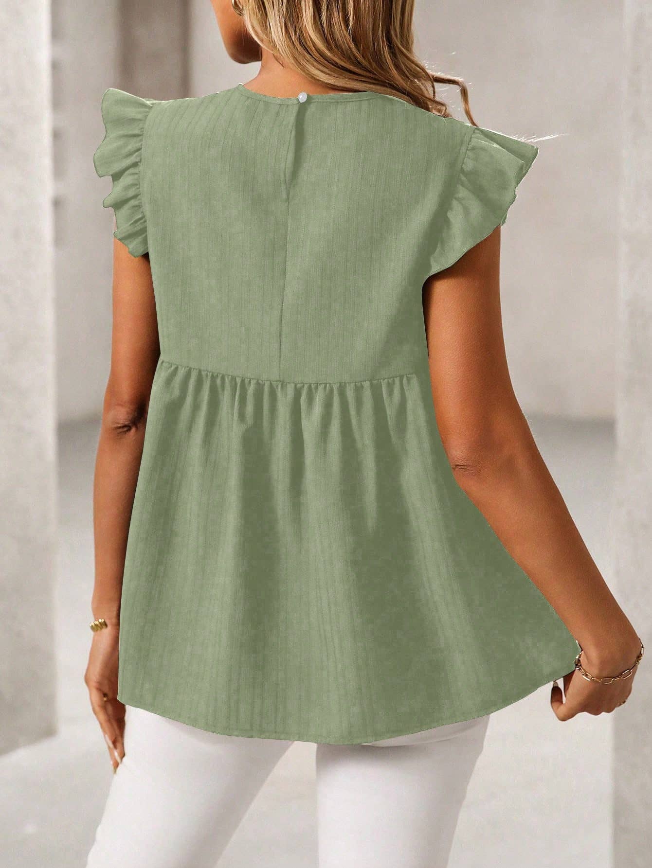 Embroidered fly-sleeved casual short shirt