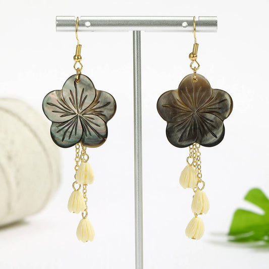 HIGH-GRADE BLACK SHELL TASSEL BLACK BEAD EARRINGS