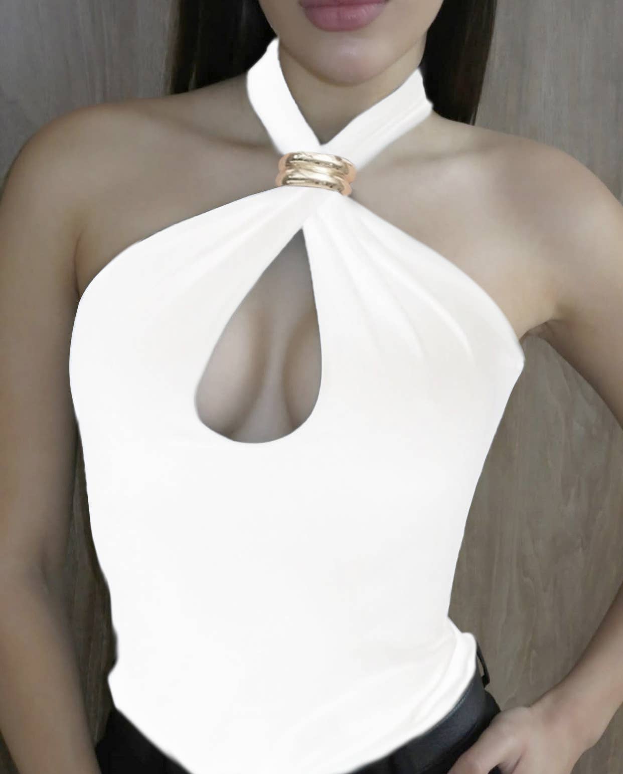 Solid-colored metal-decorated fitted top