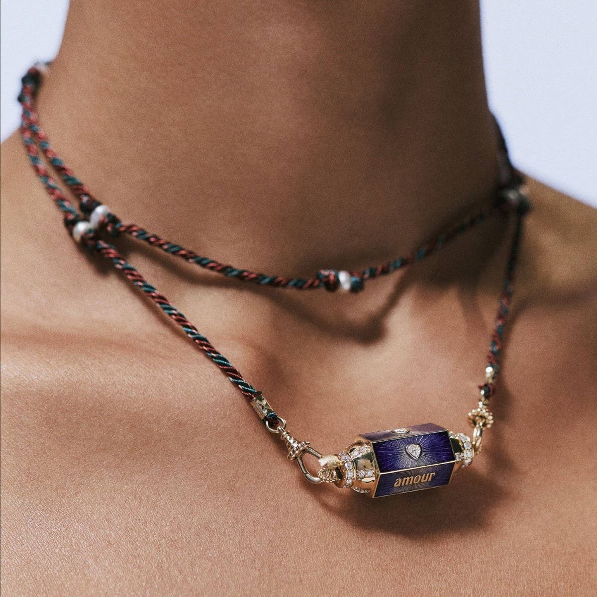 NICHE DESIGN GOLD PLATED PENDANT NECKLACE_CWMM3784