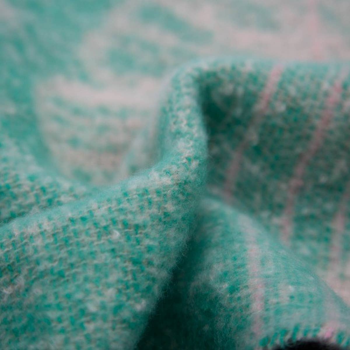 Ginkgo Jacquard Scarf ? Loop Yarn Fringe Winter