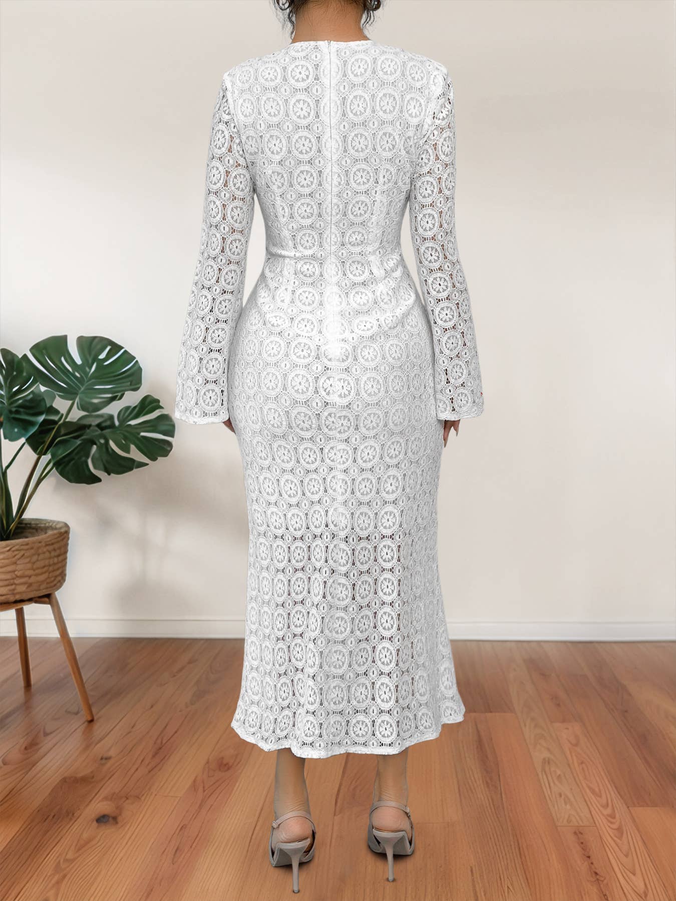 Elegant lace figure-hugging fishtail dress