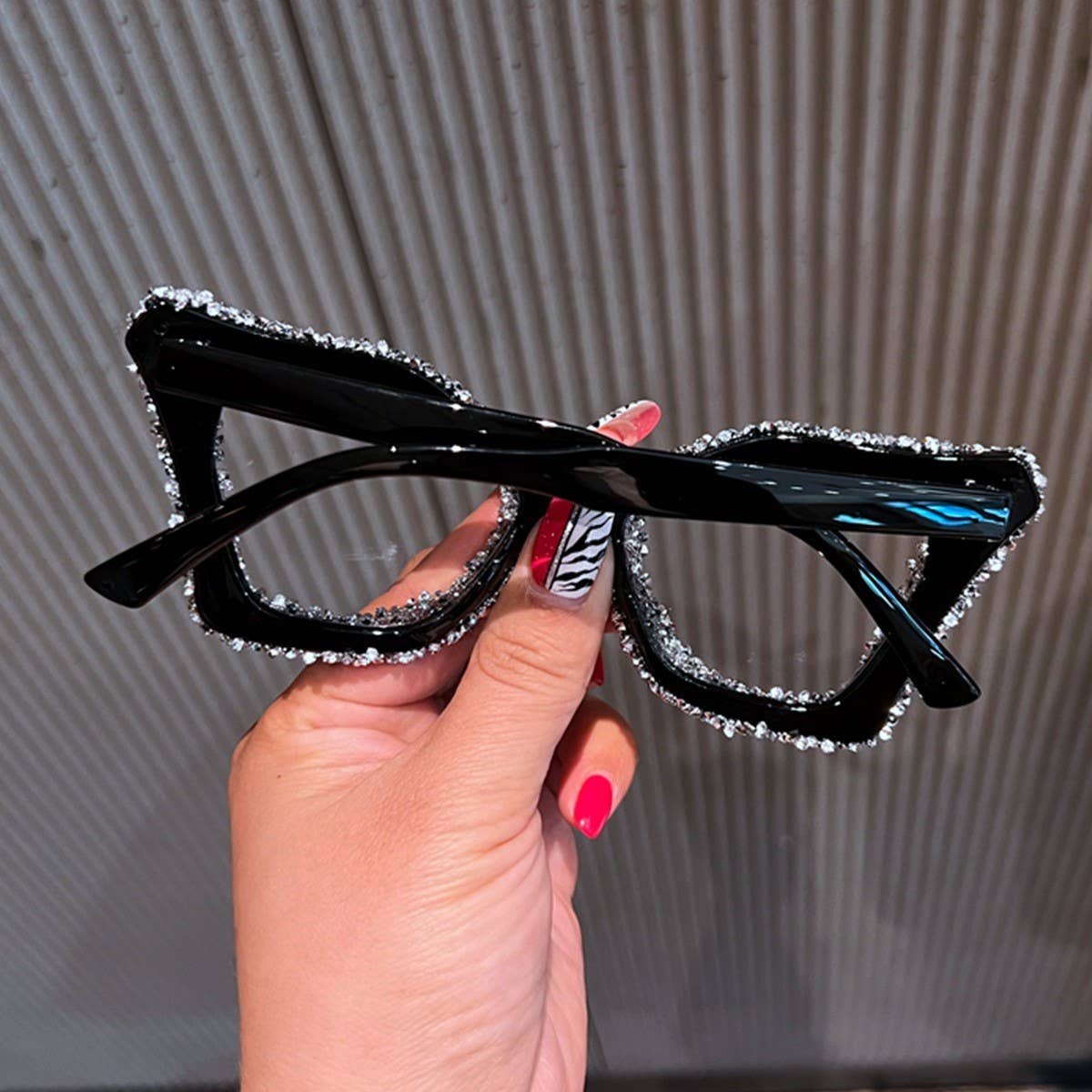 BLACK FRAME CAT-EYE GLASSES WITH RHINESTONES_CWASG0764