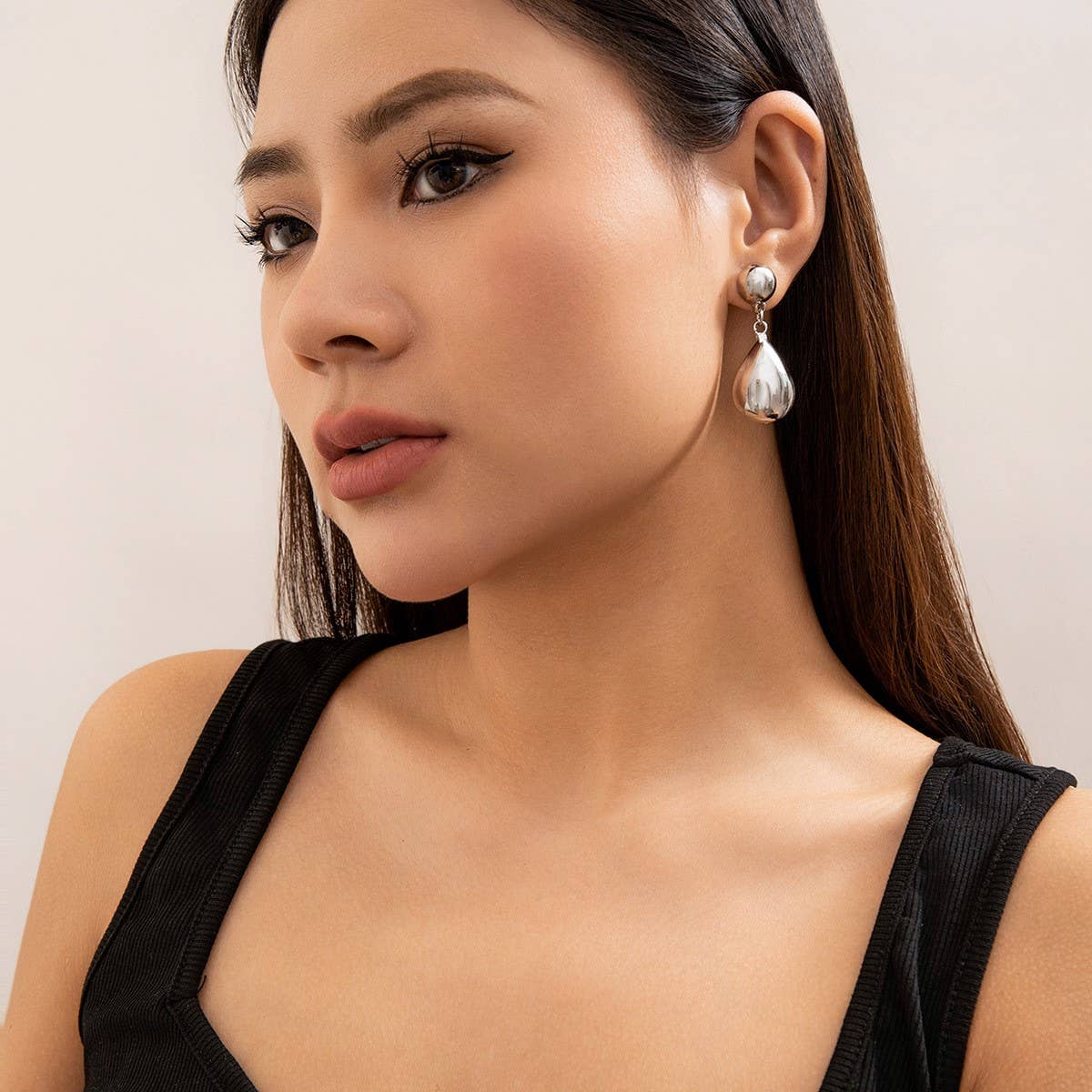 MINIMALIST GEOMETRIC WATER DROP EARRINGS