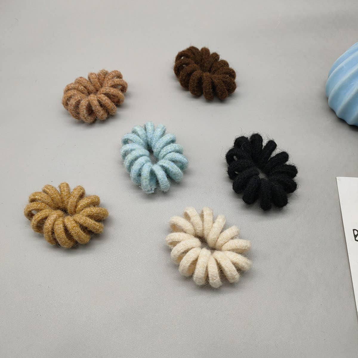 VERSATILE AND REFRESHING KNITTED HAIR TIE