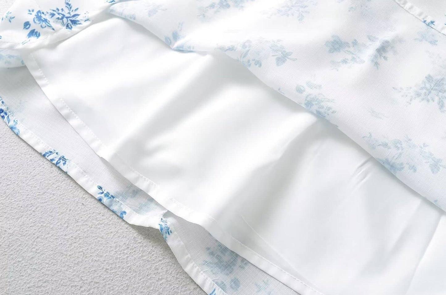 LACE-UP DRESS WITH PUFFY SLEEVES