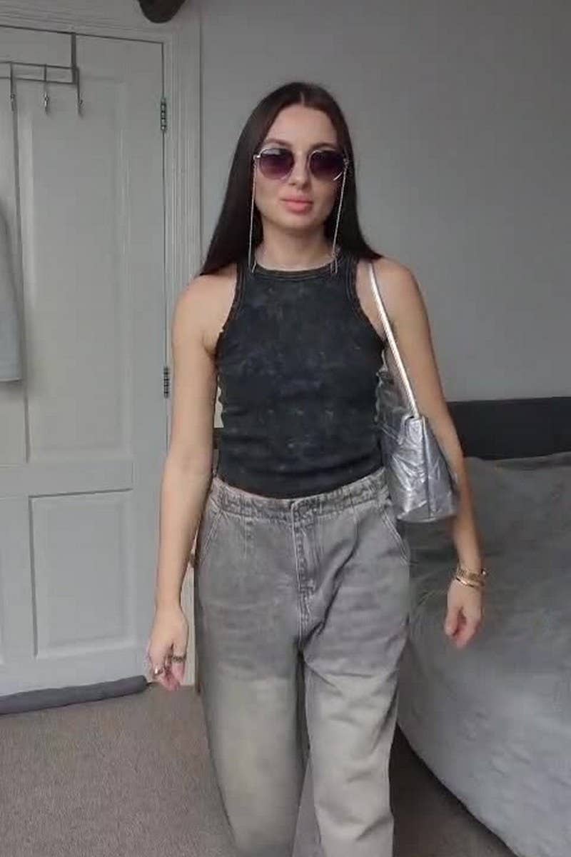 CWJP0520_LOW-RISE DISTRESSED WASHED DENIM TROUSERS