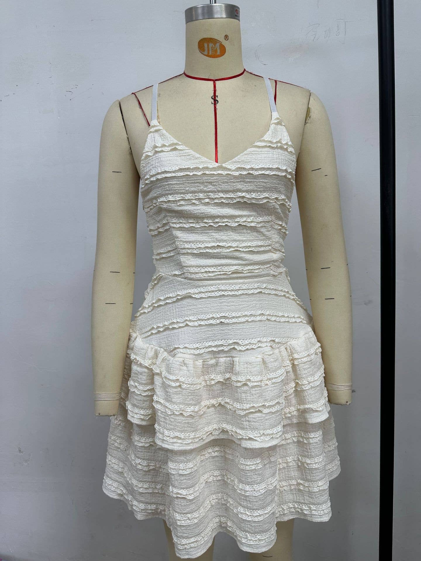 Solid-colored backless sexy halter lace dress