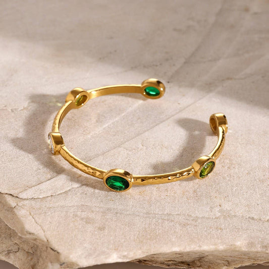 18K Gold Hammered Emerald Open Cuff Bracelet_CWAJE4901