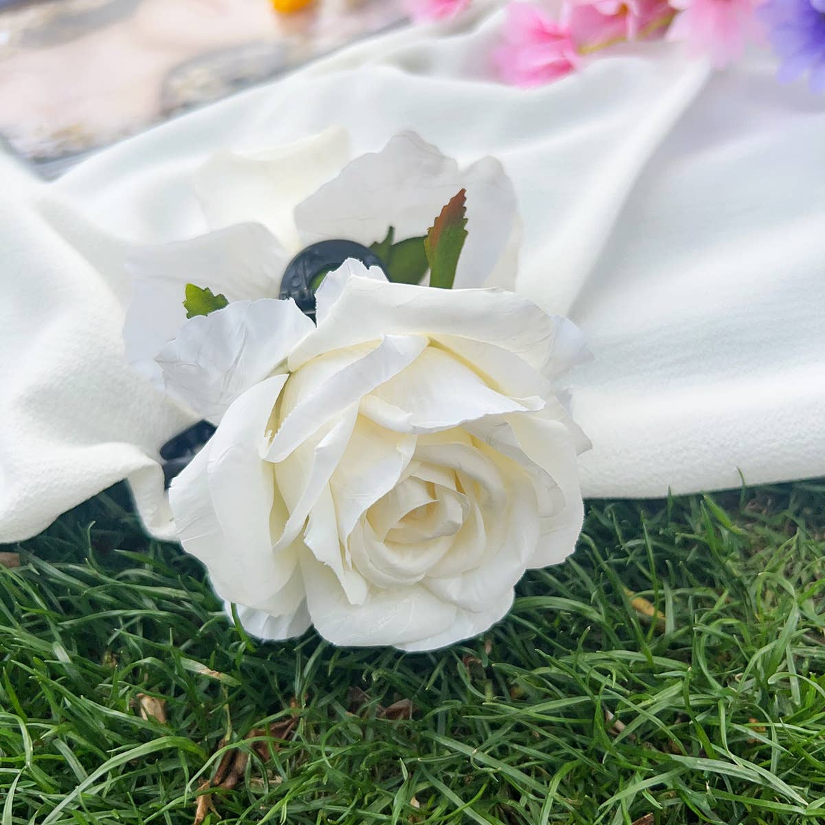 Dopamine fresh plastic rose clip-on hair clips