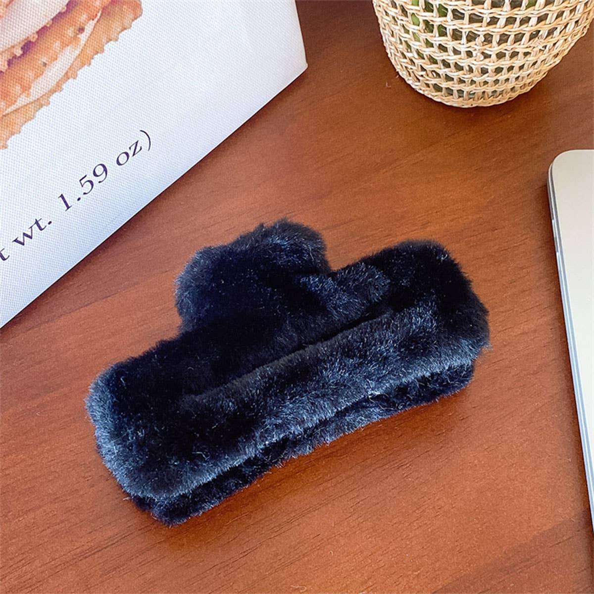 Faux Rabbit Fur Hair Claw - Elegant Winter Style_CWABE0198