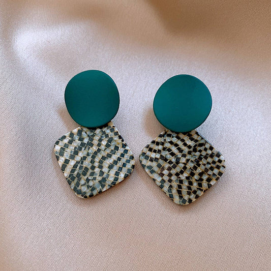 SIMPLE DIAMOND BLACK AND WHITE CHECK EARRINGS_CWAJE2472