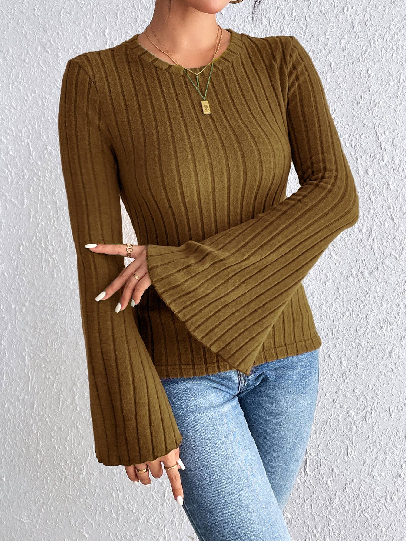 SOLID COLOR SLIM-FIT CREW NECK SWEATER