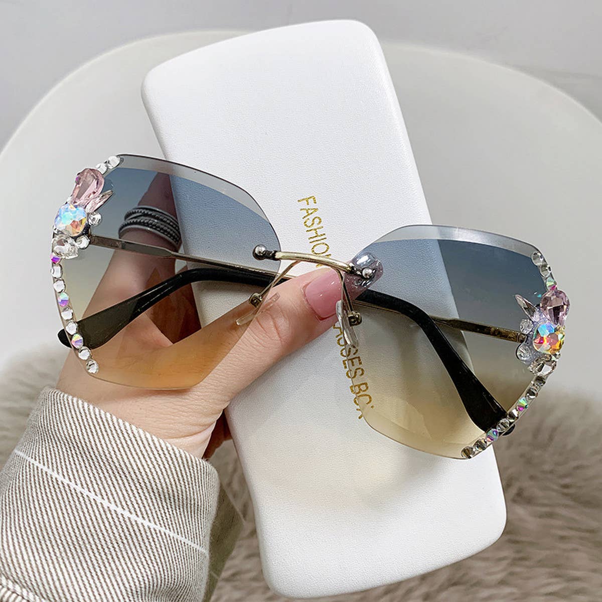 WOMEN FASHION RHINESTONE SUNGLASSES