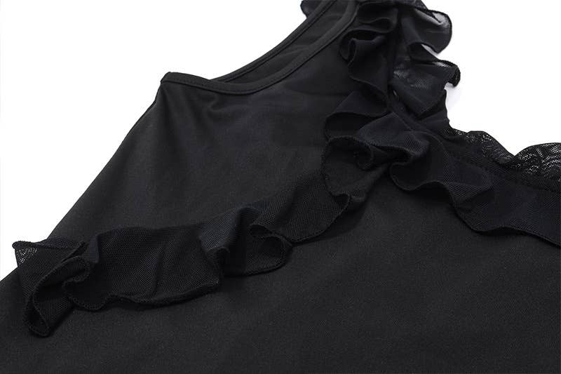 U-neck and black fungus edges Irregular vest