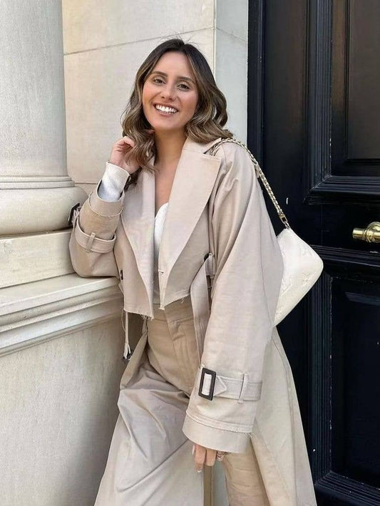 Solid-color short-cut trench coat with a belt
