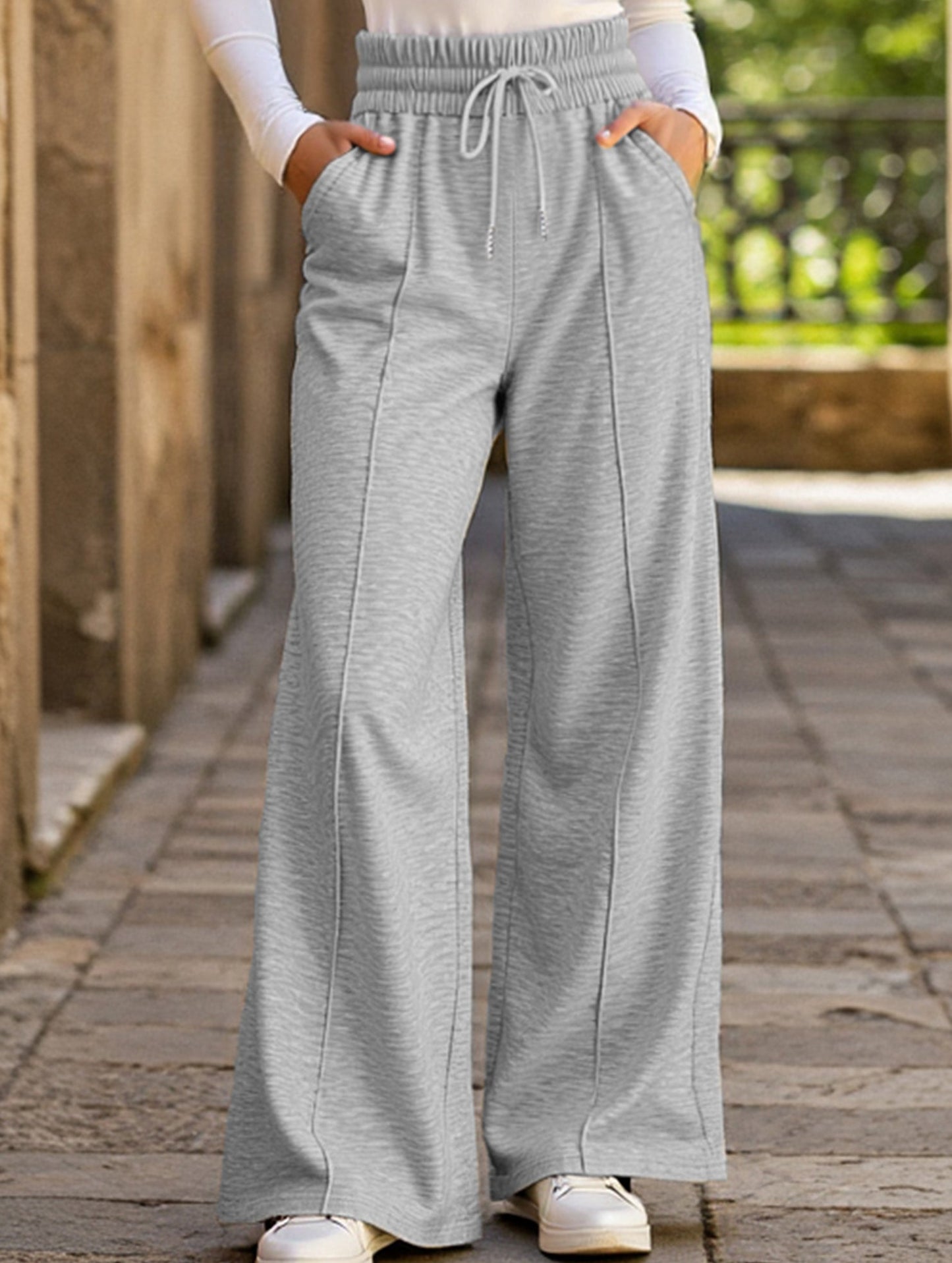Wide-leg drawstring elastic waist sweatpants