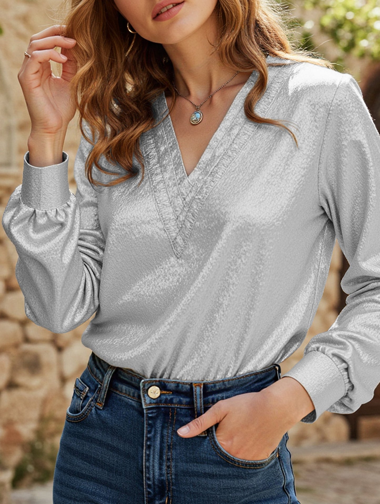 Fashion V-neck casual long-sleeved shirt