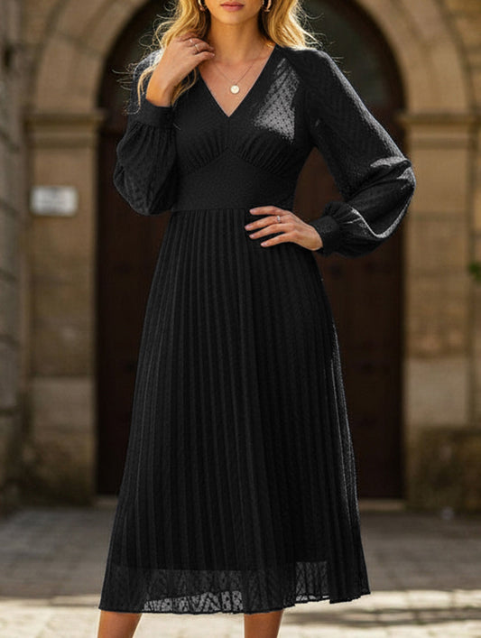 Long-sleeved pure color dress with high-end feel