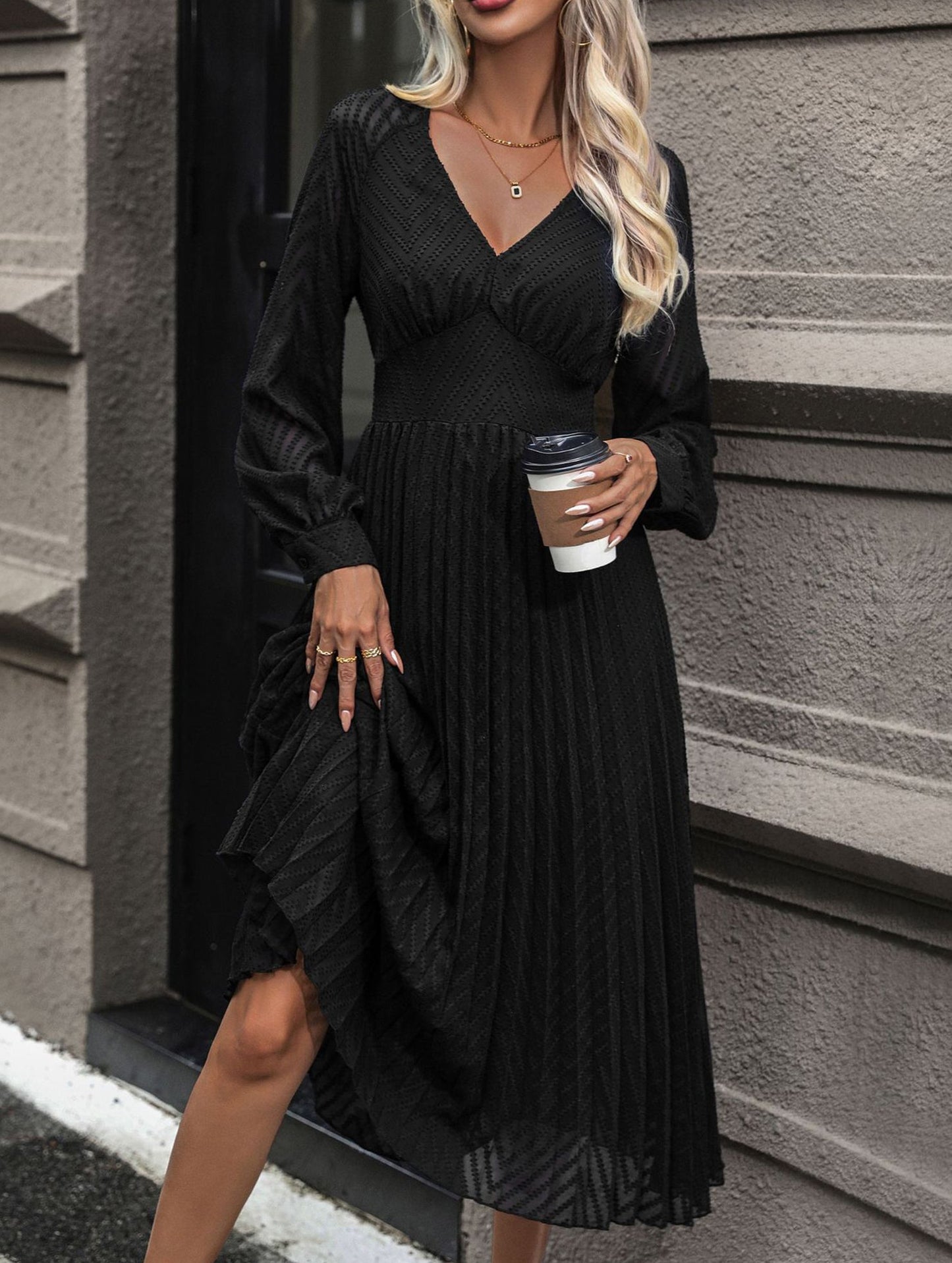 Long-sleeved pure color dress with high-end feel