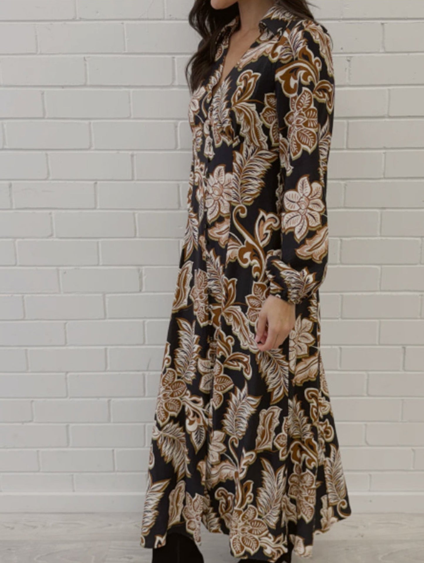 Deep V-neck long-sleeved dress with waist