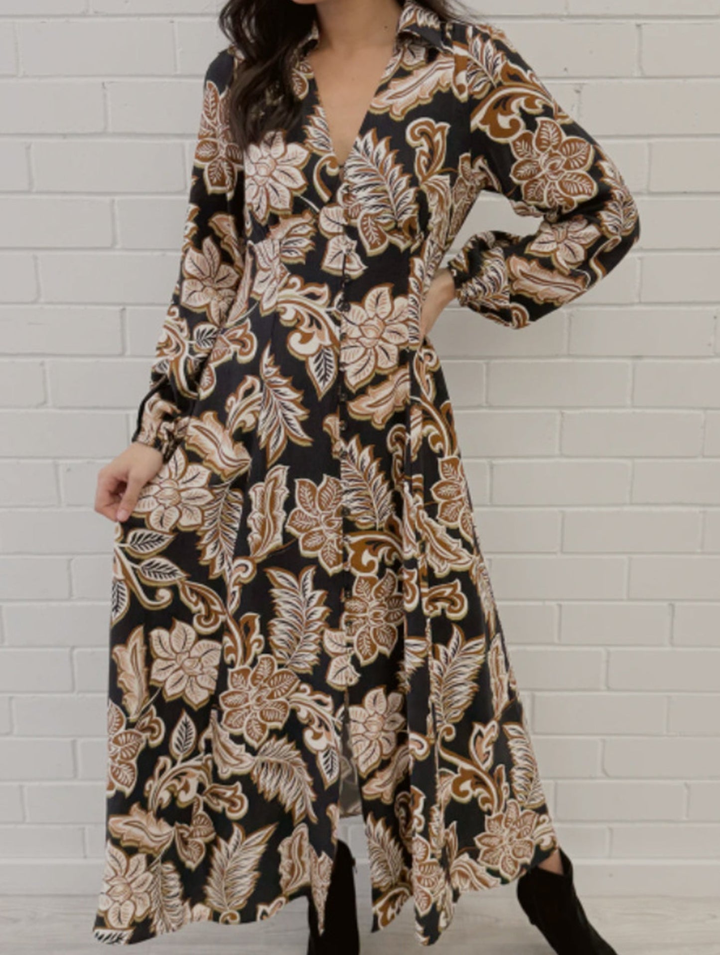 Deep V-neck long-sleeved dress with waist