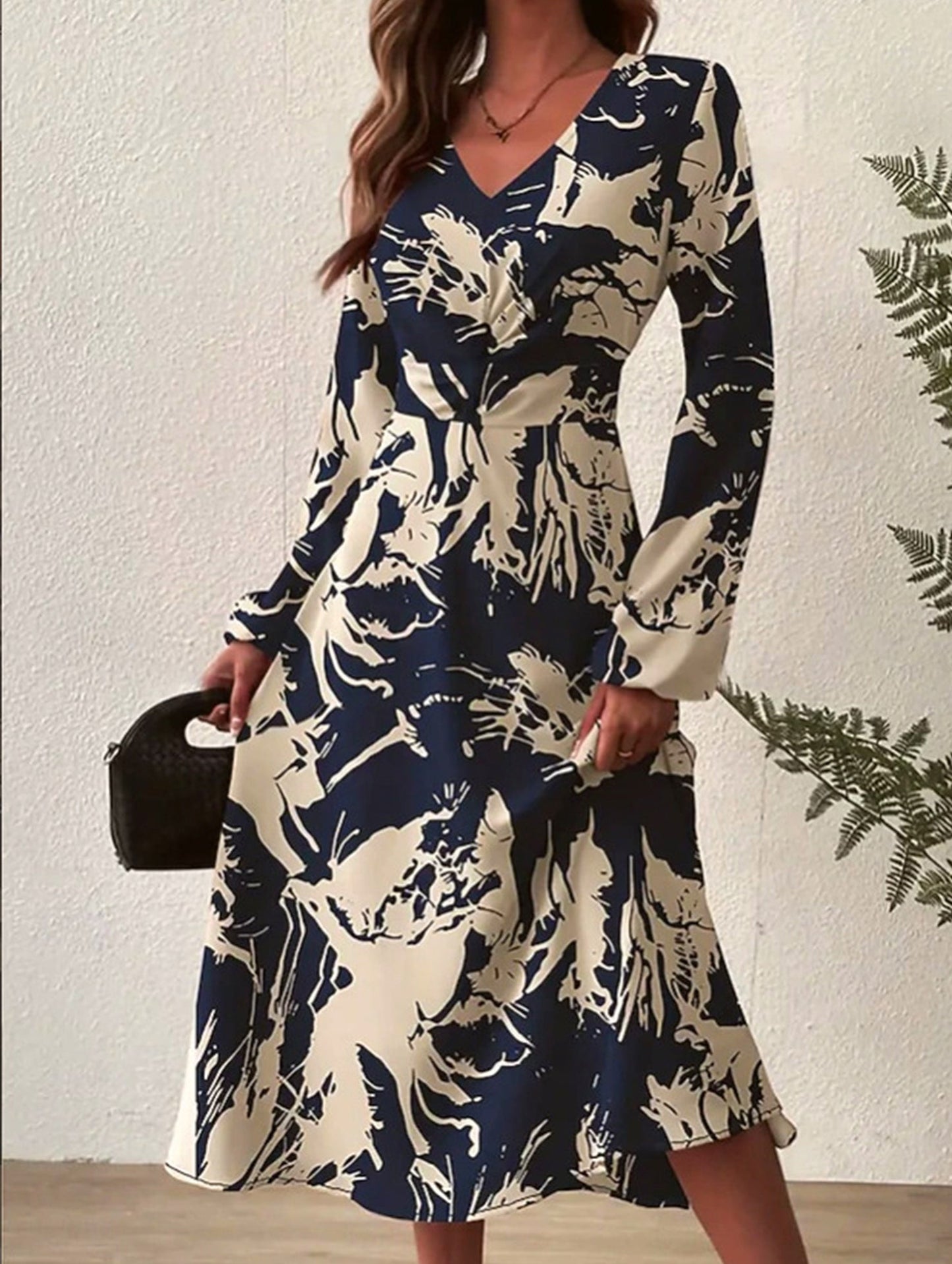 Fashionable V-neck hot-print dress