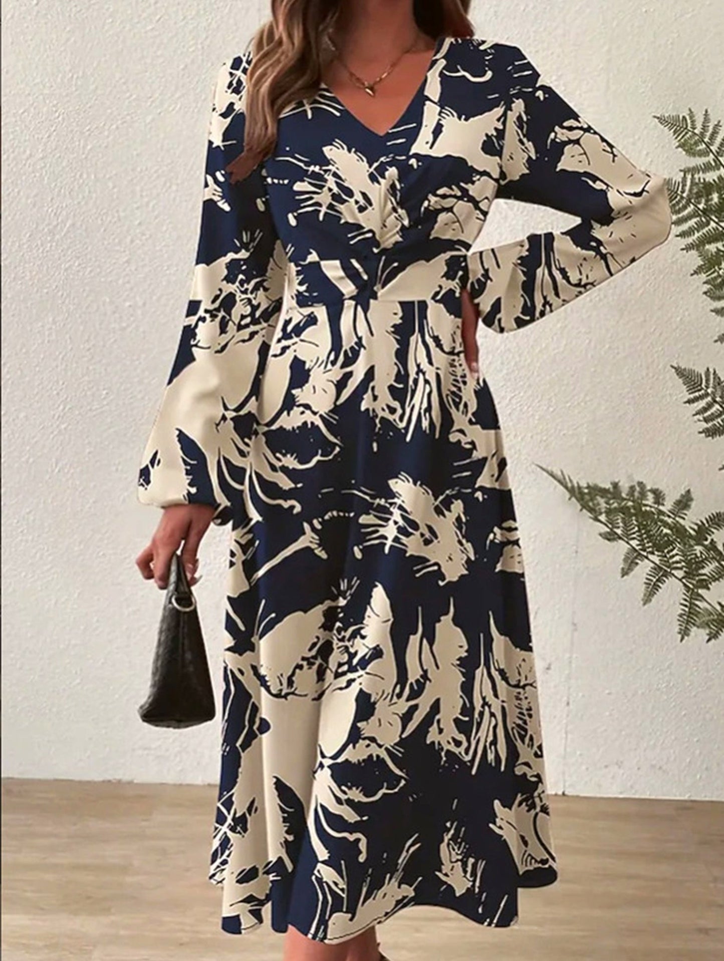 Fashionable V-neck hot-print dress