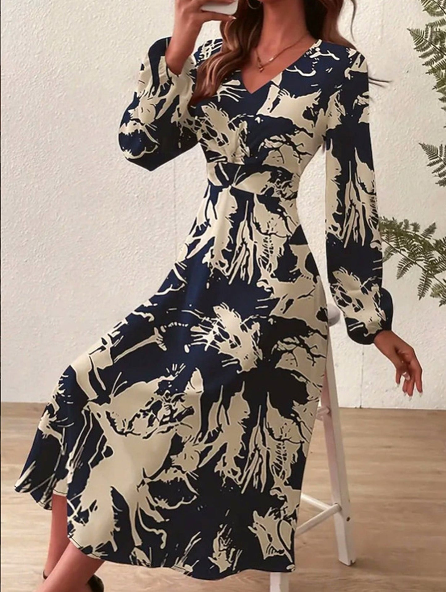 Fashionable V-neck hot-print dress