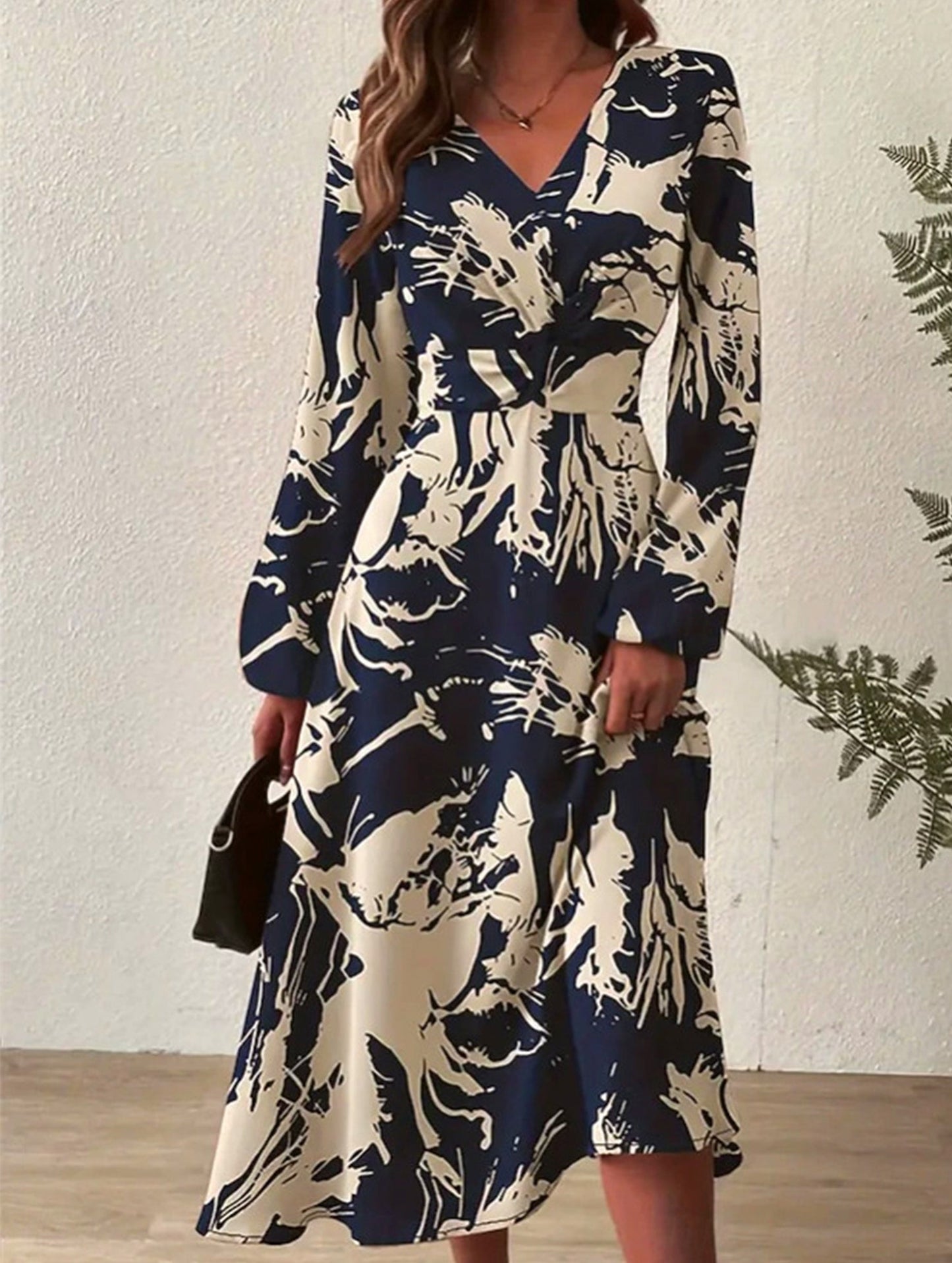 Fashionable V-neck hot-print dress