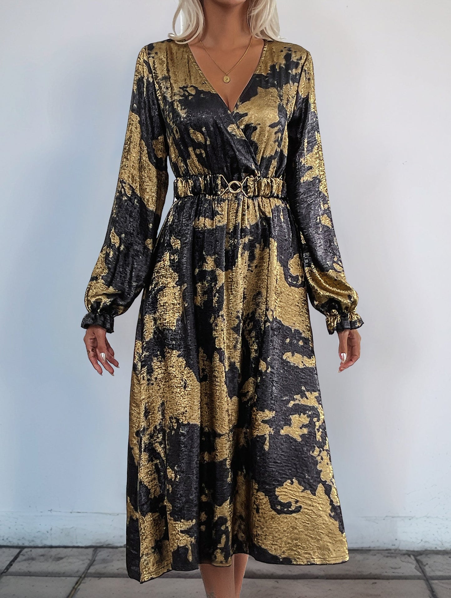 Retro style v-neck hot stamping dress