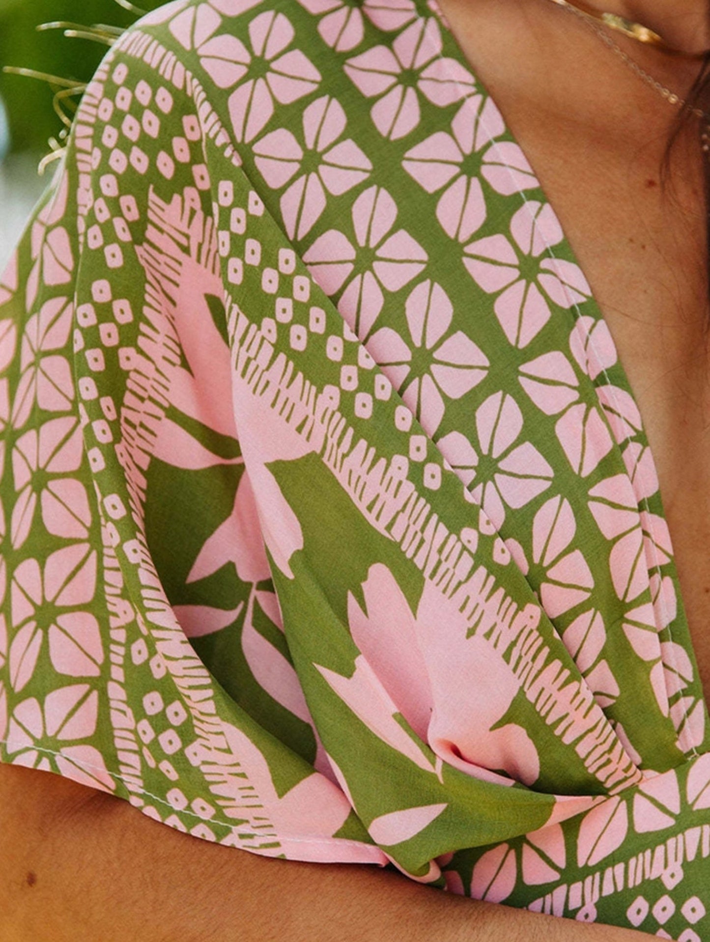 V Neck High Slit Dress with Fashion Print and High Waist Fit