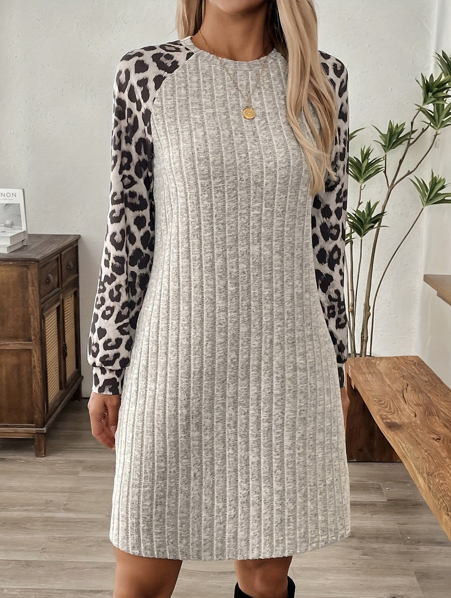 Long-sleeved leopard print bodycon dress