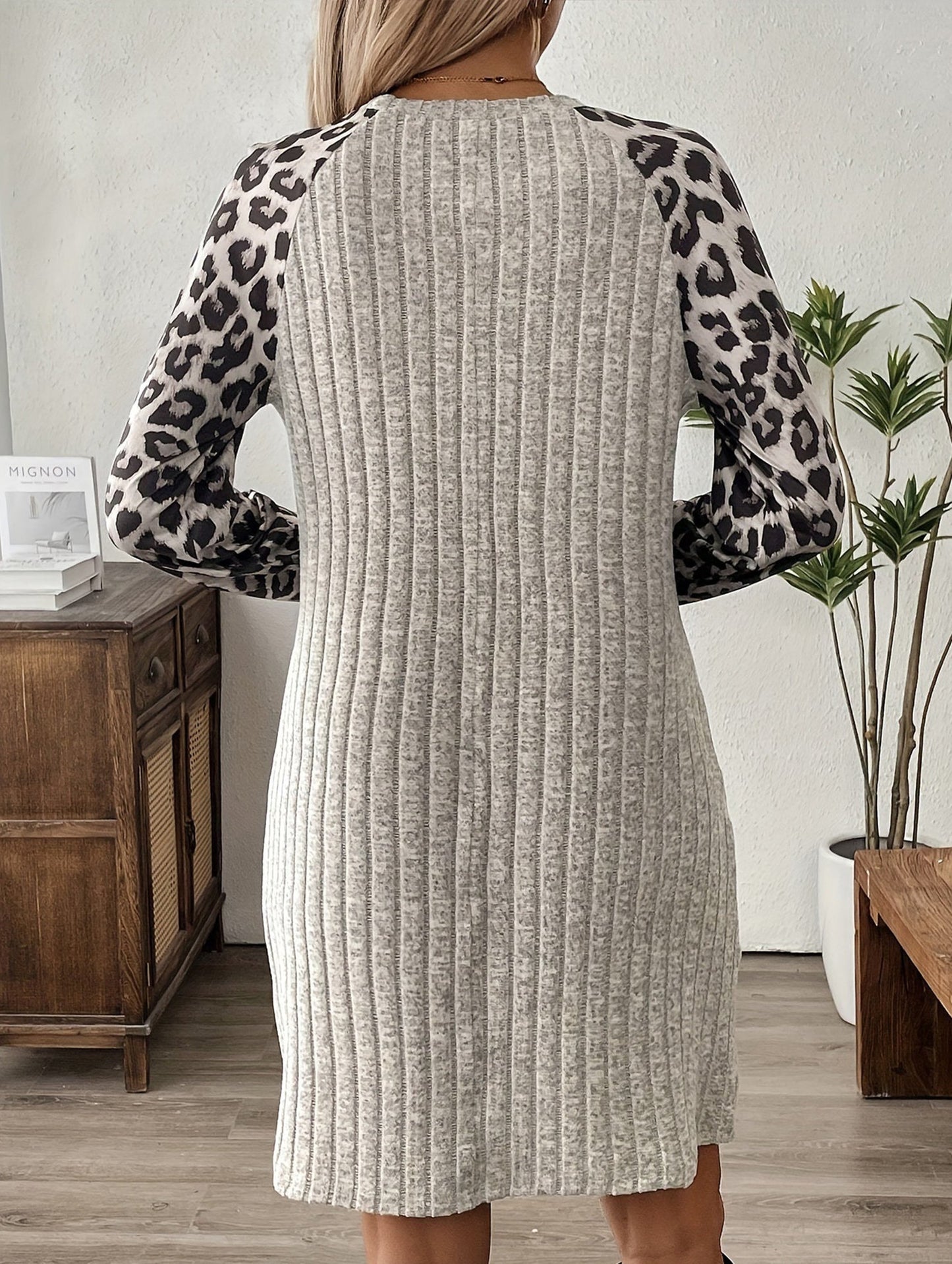 Long-sleeved leopard print bodycon dress