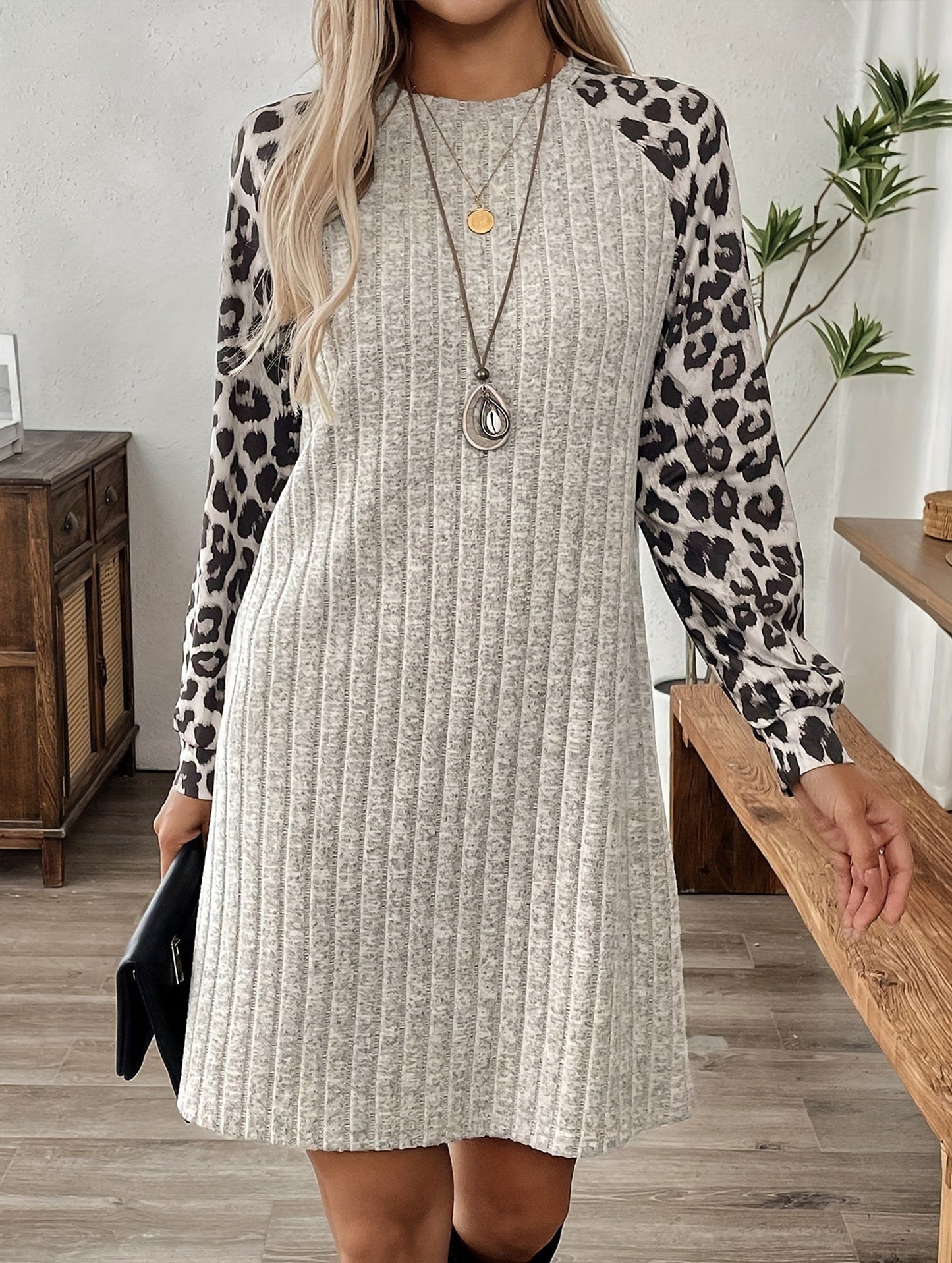 Long-sleeved leopard print bodycon dress