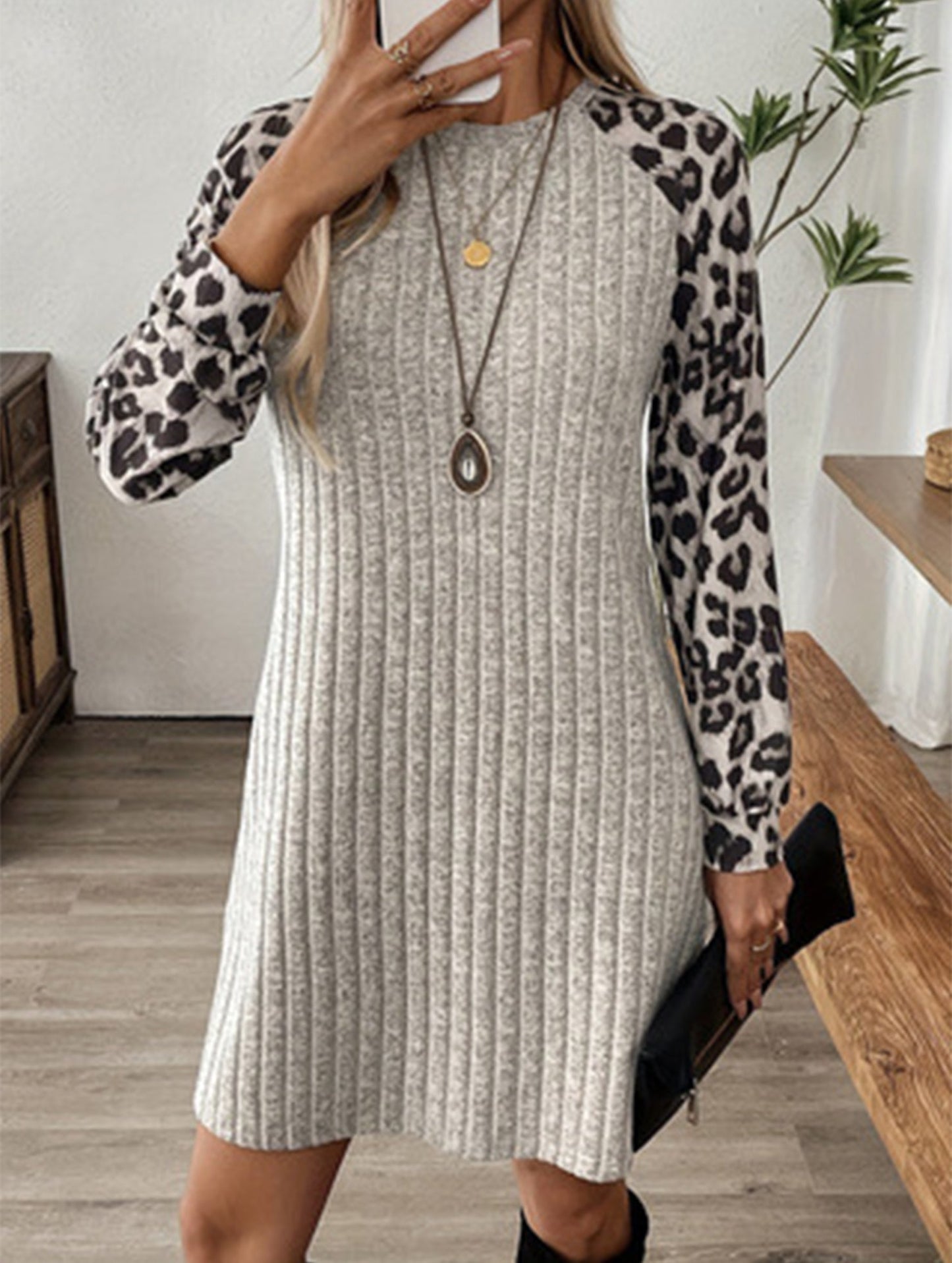 Long-sleeved leopard print bodycon dress