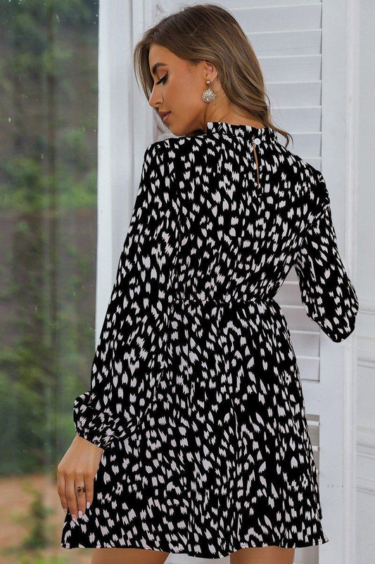 WOMEN LEOPARD PRINTNG RUFFLE HIGH NECK MINI DRESS
100% POLYESTER
SIZE S-M-L
MADE IN CHINA