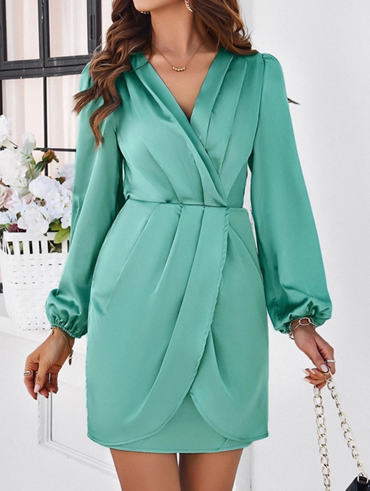 Elegant solid color V-neck dress