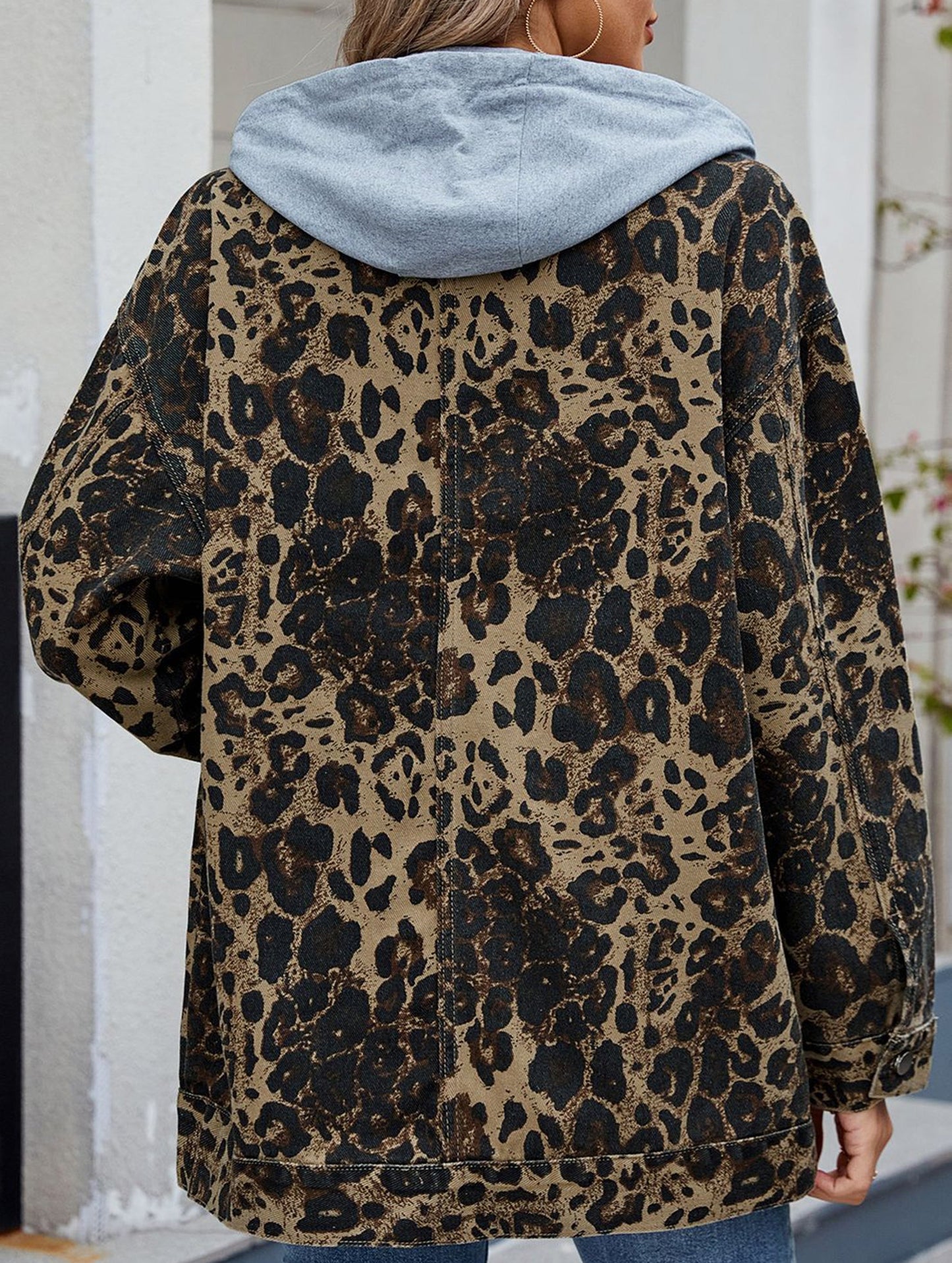 Versatile loose leopard print denim jacket