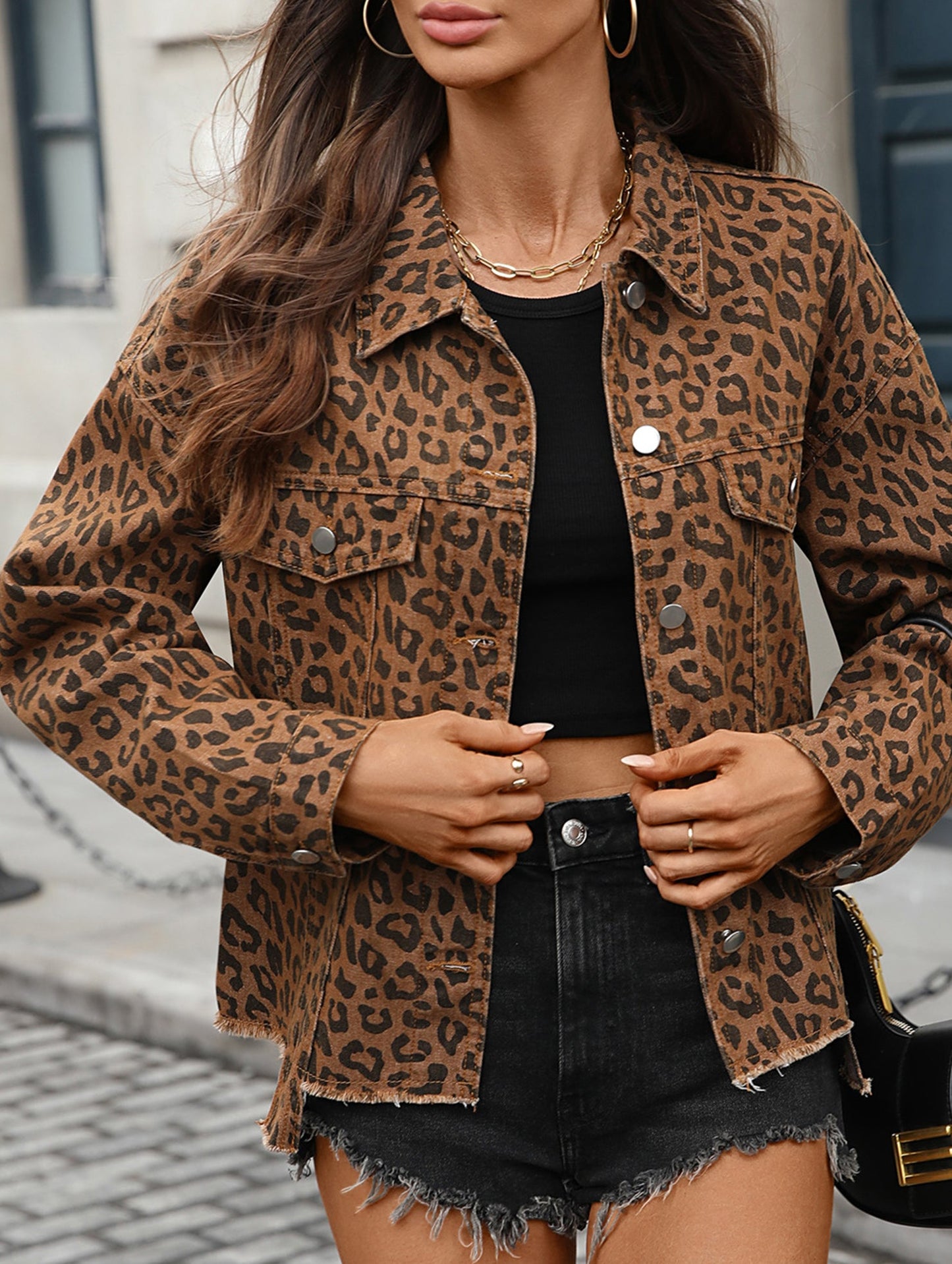 Loose-fitting leopard print denim cropped jacket