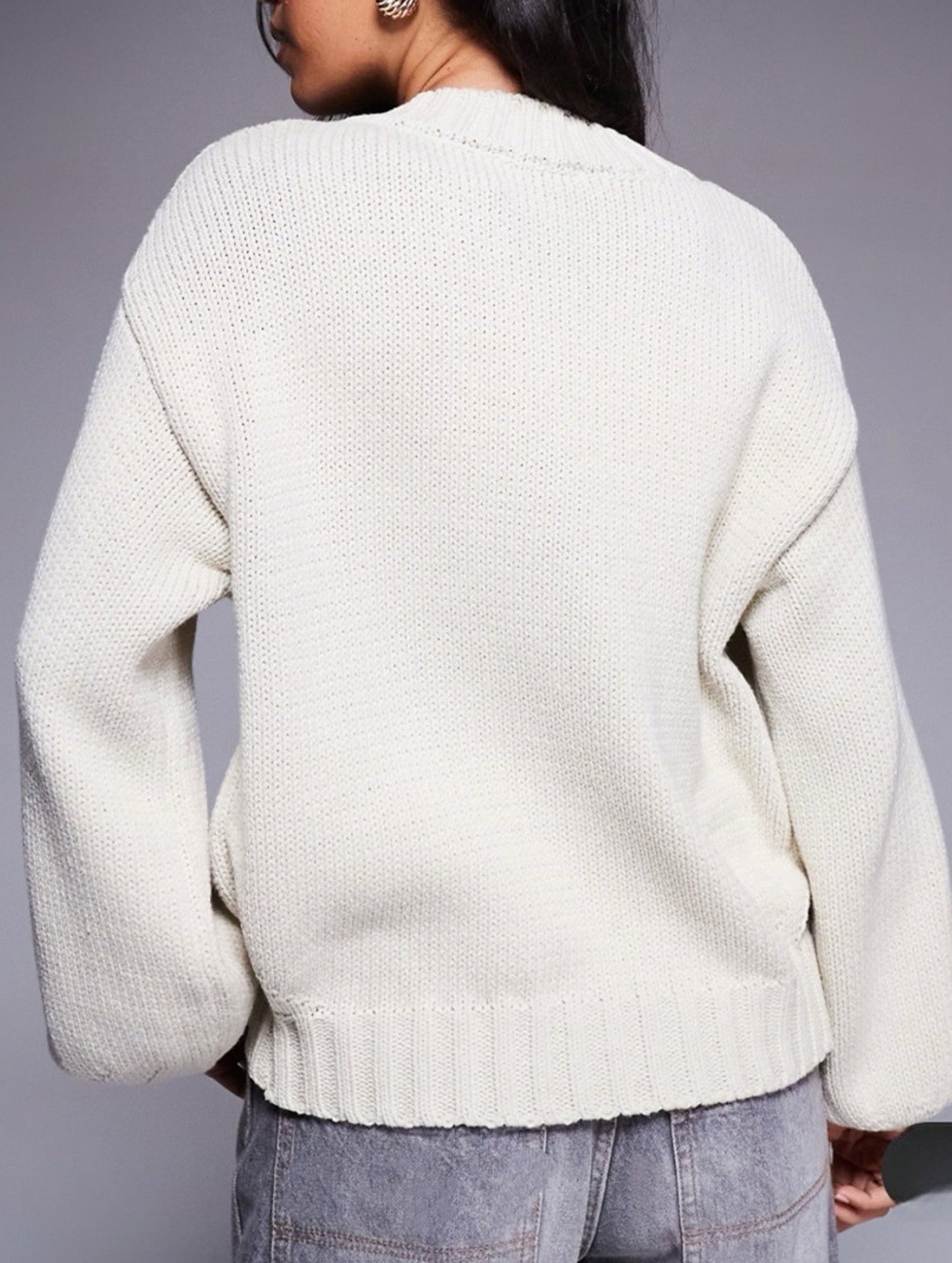 Crew neck single-breasted knitted cardigan