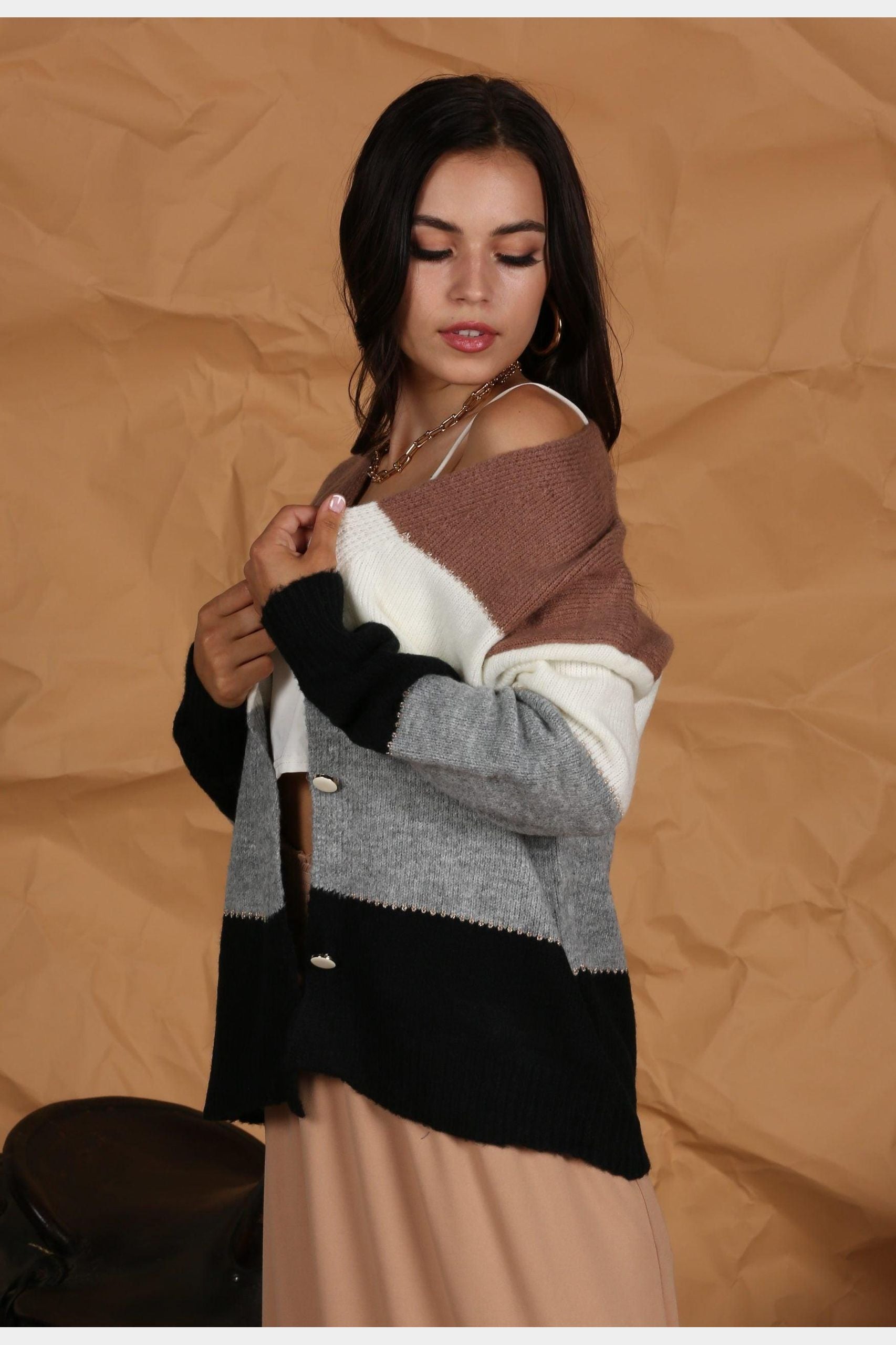 V NECK BUTTON DOWN COLOR BLOCK WARM CARDIGAN - Doublju